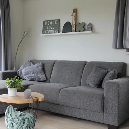 5 Persoons Met Airco En Tuin Met Privacy *