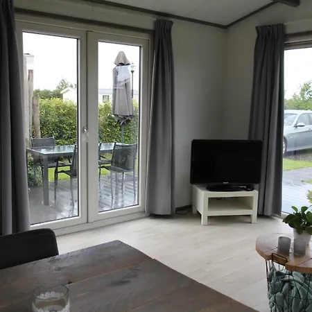 5 Persoons Met Airco En Tuin Met Privacy *