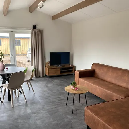 5 Persoons Met Airco En Tuin Met Privacy *
