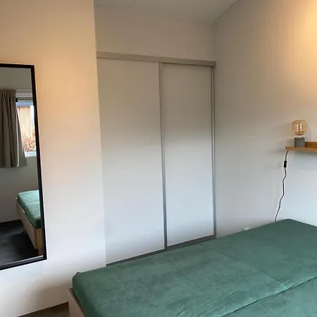 5 Persoons Met Airco En Tuin Met Privacy